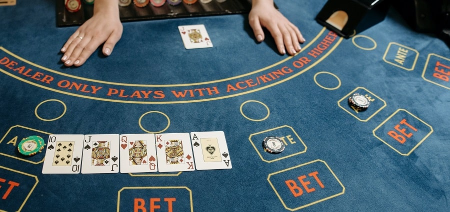Gameplay in Baccarat Casino